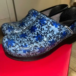 💙Dansko clogs💙